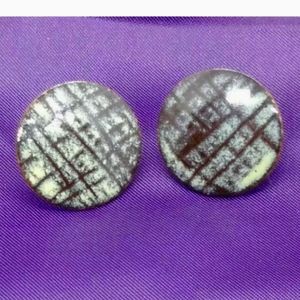 Round black white linear geometric screw on antique vintage earrings unsigned